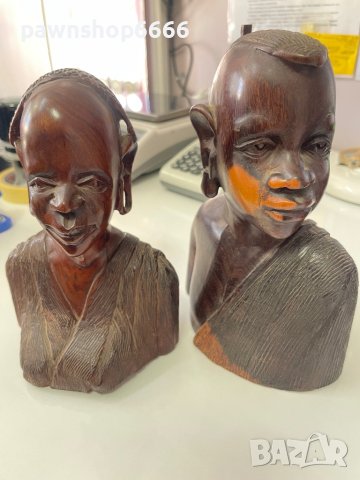 Два броя африкански дървени бюста ръчно резбовани