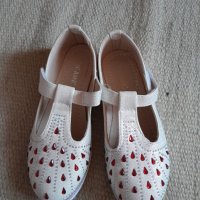 Офиц.обувки в бяло с камъчета, снимка 4 - Детски обувки - 42570674