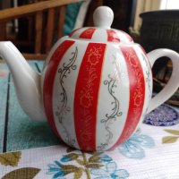 красив порцеланов чайник от Англия, снимка 4 - Аксесоари за кухня - 40343678
