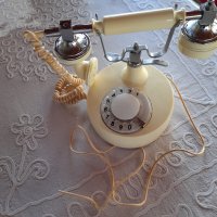 Ретро телефон , снимка 1 - Антикварни и старинни предмети - 41488163