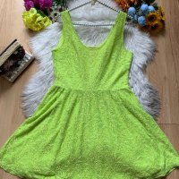 Неоново зелена дантелена рокля, снимка 1 - Рокли - 42101138