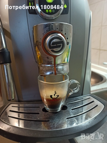 Кафе автомат Саеко работи с кафе на зърна и със смляно кафе, машината е много запазена , снимка 1