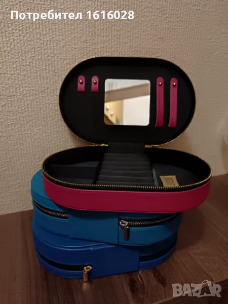 Органайзер за бижута от овална форма от изкуствена кожа с черна кадифена подплата, снимка 1