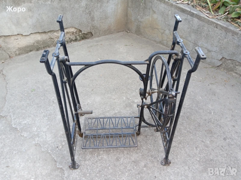 метални крака от шевна машина 30те BRITANNIA, снимка 1