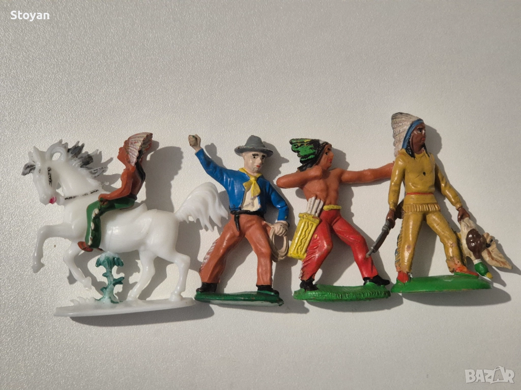 Гумени  играчки индианци, снимка 1