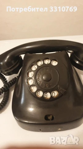 Стар български телефонен апарат. 