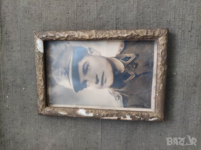 Продавам Военен - снимка в рамка Царство