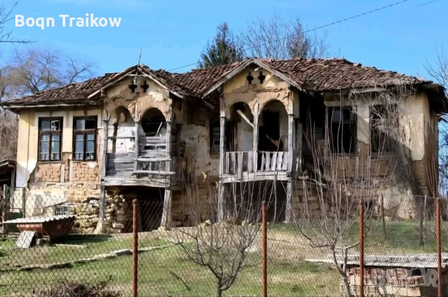 ремонт на покриви и изграждане на навеси 