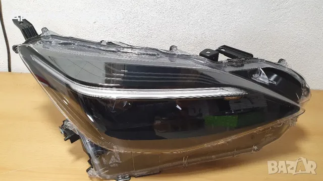 Оригинален десен фар за Toyota Yaris Cross / Тойота Ярис крос (след 2021г), снимка 2 - Части - 50065217