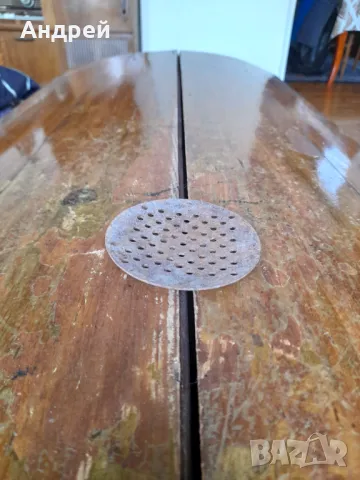 Стара метална решетка за сифон
