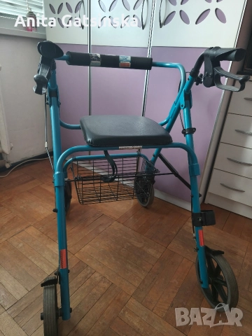 Стол/количка за инвалиди/трудноподвижни хора с подарък , снимка 2 - Инвалидни колички - 52964728