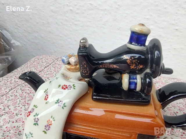 Малък чайник – шевна машина Infusion на Paul Cardew (Cardew Designs) Англия., снимка 2 - Декорация за дома - 53703589