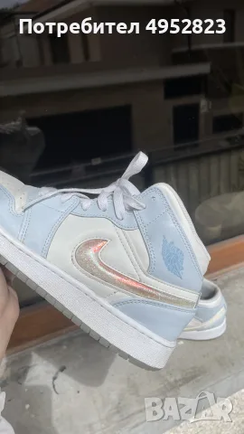 Nike Air Jordan 1 Mid Glitter Swoosh, снимка 2 - Маратонки - 56177590