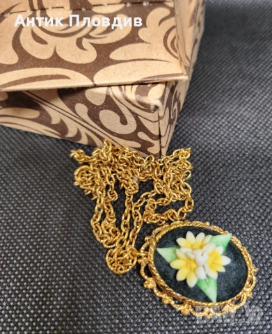 Винтидж колие с цвете еделвайс – флорален медальон, снимка 3 - Колиета, медальони, синджири - 53719576