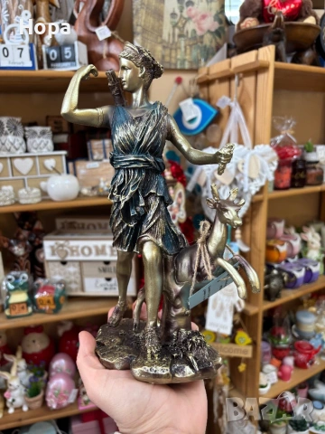 Статуетка на Диана 🏹🌙 Римската богиня на лова, дивата природа и Луната , снимка 2 - Статуетки - 53624585
