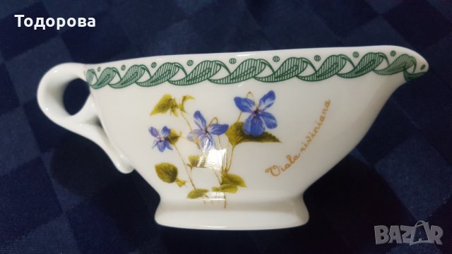 Малка порцеланова сосиерка, снимка 3 - Чинии - 33952019