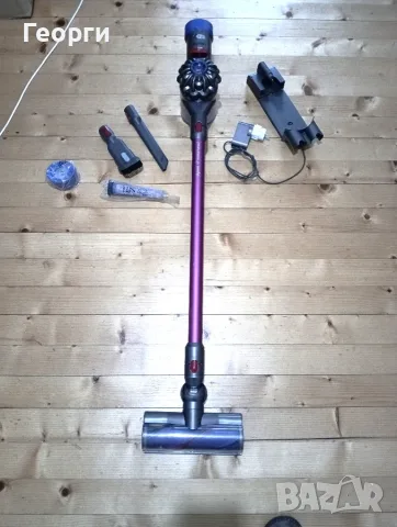 Отлична и почистена безжична прахосмукачка Dyson V7 с нова батерия и аксесоари