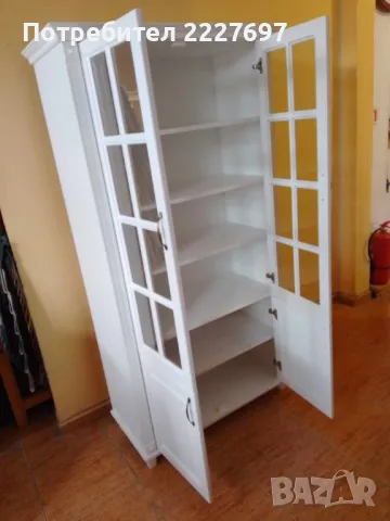 Витрина от масивна дървесина и МДФ в Бяло. Налична!, снимка 3 - Секции и витрини - 48400397