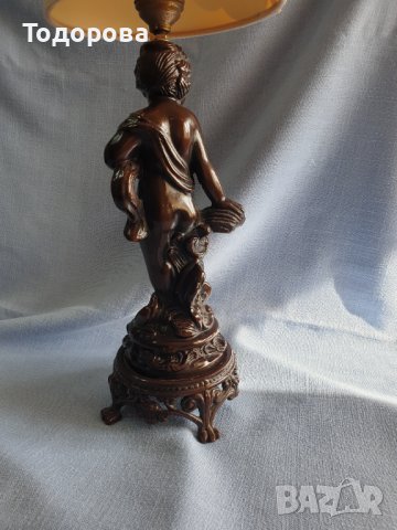 Стара настолна лампа от тежка ,метална пластика, снимка 3 - Антикварни и старинни предмети - 41489808