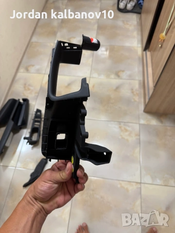 Вътрешна част на дръжката на задна лява врата на Ауди Audi A8 D4 4H само за 50Eur. 4H0959515, снимка 2 - Части - 53305196