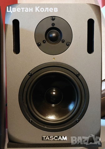 Tascam VL-A5 Active Monitor, 5.25" two-way monitors 2 броя