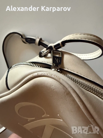 Calvin Klein Jeans дамска чанта / крос-боди, снимка 3 - Чанти - 53638535