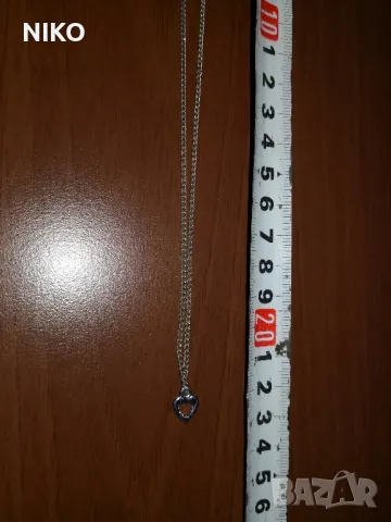 Продавам, малък нежен сребърен, дамски, медальон с синджир , снимка 5 - Колиета, медальони, синджири - 41514938