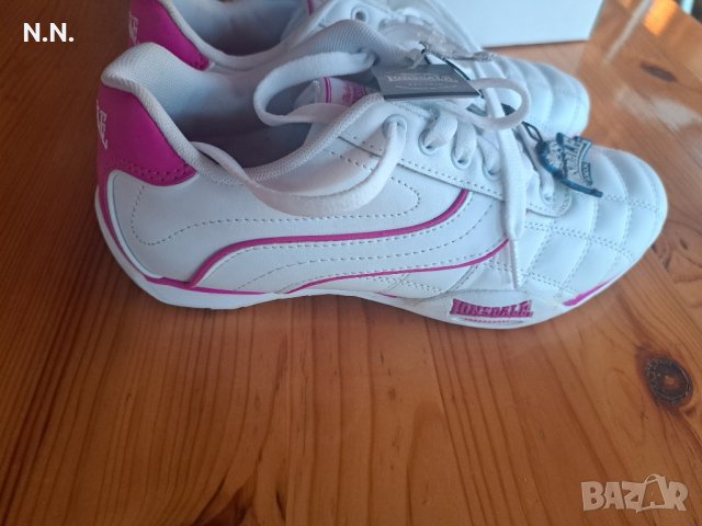 Продавам дамски маратонки 