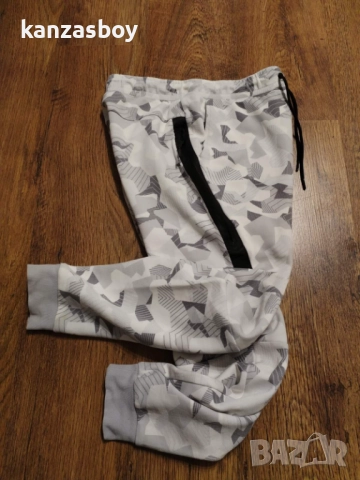 Nike Men's Tech Fleece Camo Joggers - страхотно мъжко долнище С, снимка 5 - Спортни дрехи, екипи - 52724797