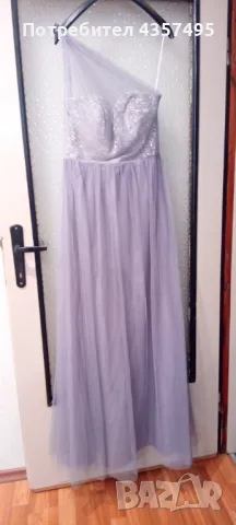 Продавам дълга официална рокля