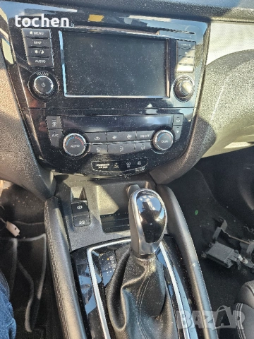 NISSAN Qashqai 1.7 dCi 4x4 Tekna, снимка 11 - Автомобили и джипове - 53275307