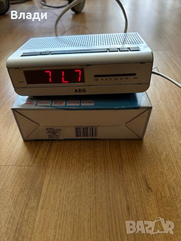 Електронен часовник с радио и аларма AEG, снимка 1 - Друга електроника - 42377254