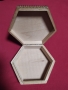 Стара кутия за бижута и несесер от мъниста ръчна изработка., снимка 2