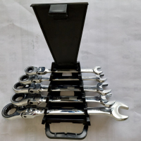 Нов комплект гаечни ключове с тресчотка в куфар, снимка 2 - Ключове - 36762827