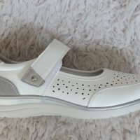 Обувки, бели, с каишка, код 312/ББ1/35, снимка 2 - Дамски ежедневни обувки - 41310217