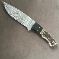 Ловен нож от Дамаска стомана дръжка смола кожена кания, снимка 3 - Ножове - 44014784