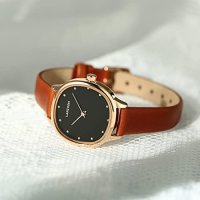 Нов Ретро Матиран Дамски часовник с кожена каишка/Подарък Жена Съпруга Майка, снимка 2 - Дамски - 41604652