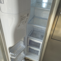 Продавам хладилник с фризер , снимка 9 - Хладилници - 44584226