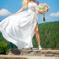 Бяла булченска рокля с цепка, снимка 1 - Сватбени рокли - 44370674