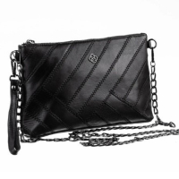 Модерна дамска чанта от ест. к. в елегантен дизайн с метлна дръжка за рамо тип синдцир 32/20см, снимка 4 - Чанти - 44750828