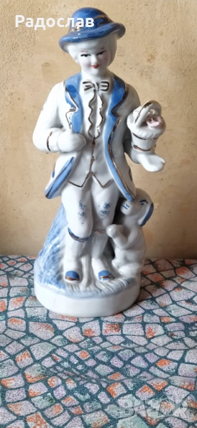 порцеланова статуетка Момче с куче, снимка 1