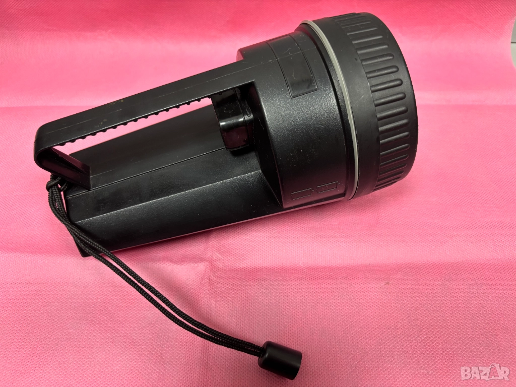 Фенер с дръжка + 4 батерии, снимка 1