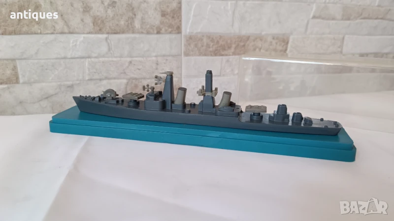 Стар руски макет на боен кораб - Варяг, снимка 1