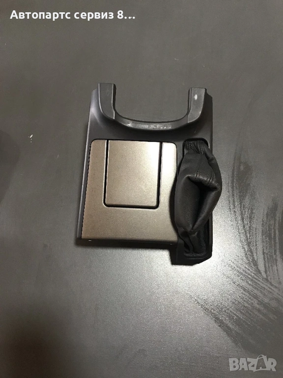 Поставка за чаши на централната конзола за Lexus IS220 2.2 D (2003–2009) – оригинална, снимка 1