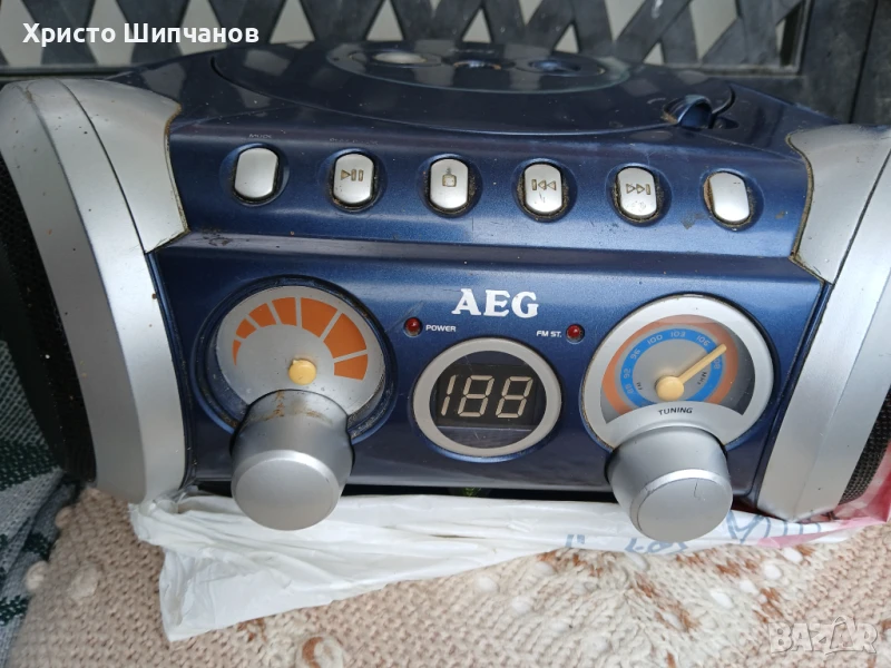 Продавам AEG с радио  и сd, снимка 1