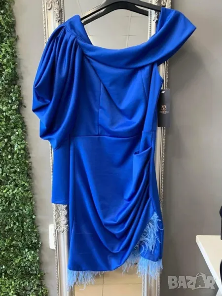 коктейлна рокля по тялото с нежни пера , снимка 1