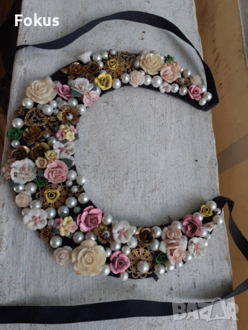 Интересен ръчно изработен кичест накит за носия - нагръдник, снимка 2 - Антикварни и старинни предмети - 53332797