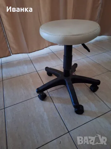 Козметична въртяща се табуретка