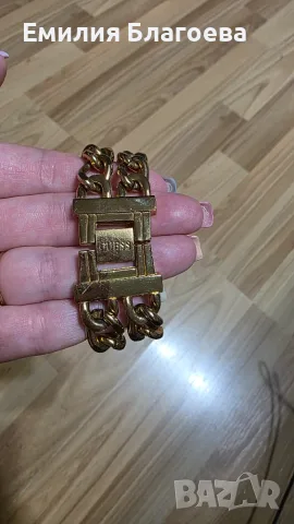 Дамски часовник Guess , снимка 2 - Луксозни - 55907933