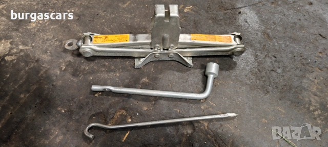 Крик ключ за гуми Nissan X-Trail  T30 2004г